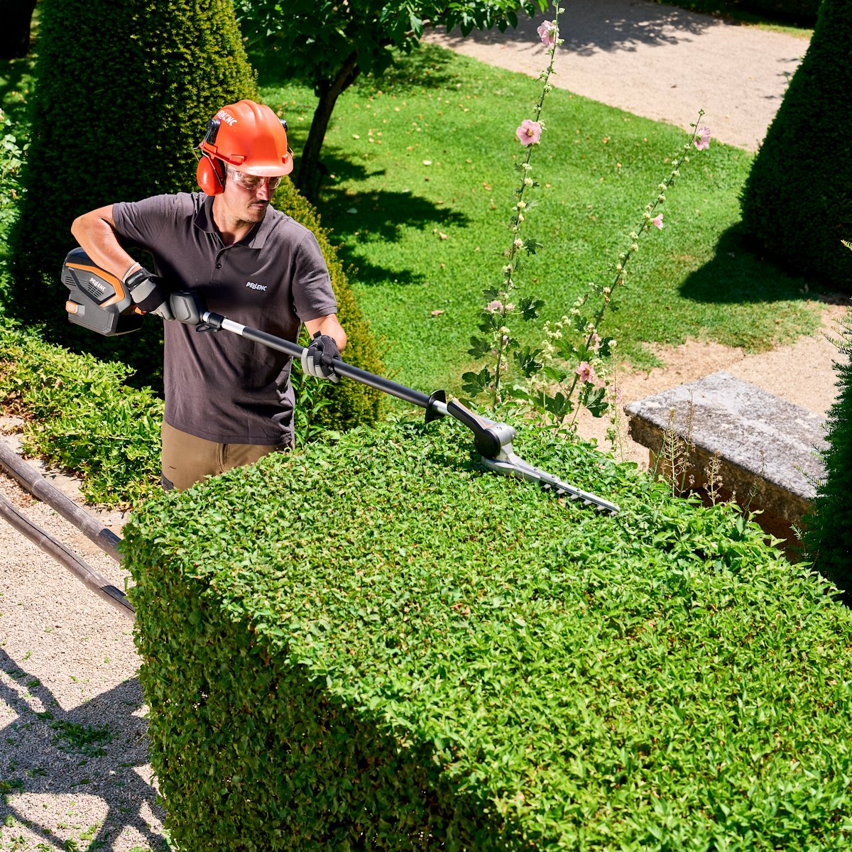 57469_Helion_Pole_bei_der_Arbeit_v03_1200x1200