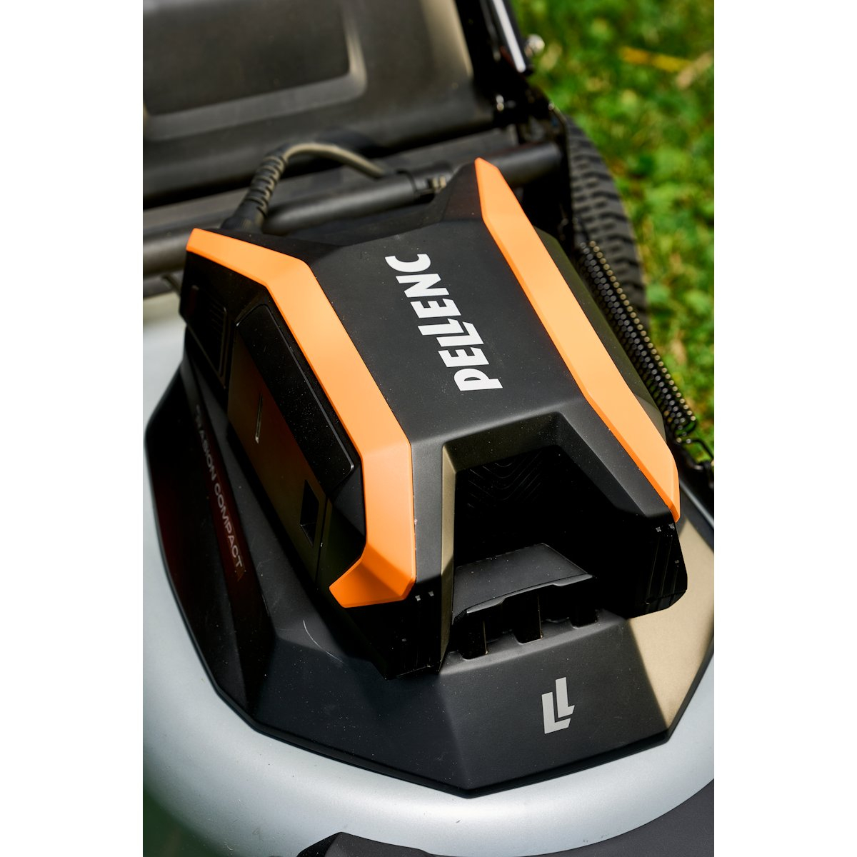 57470_Powercase_04_auf_Rasion_Draufsicht_1200x1200